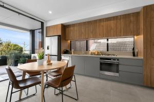 Coogee Beach Escape #4 - Quiet, Modern 1BR Perfect for Pets