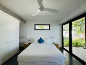 Premium BEACHFRONT VILLA 5 BEDROOMS 1000M2 SANCTUARY HO TRAM RESORT ll BBQ