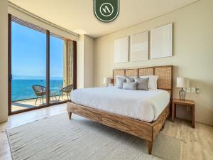 Luxury 4 BR Oceanfront Condo - Private Beach - Pool