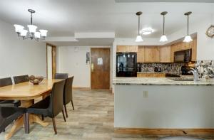 MP504 MP506H Mountain Plaza 2BR 3BA condo