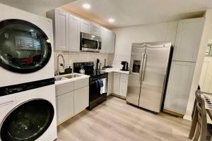 Apartment A, Restful,Cozy, close Sunland Park Mall