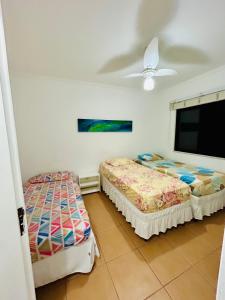 Apartamento aconchegante, frente, 3 dormitórios Região Central - Guarujá