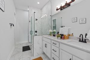 Luxurious Home - Downtown Access - Spacious