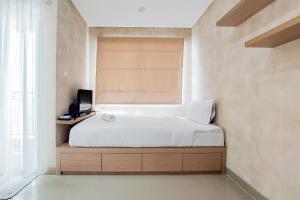Cozy Stay Studio Room Apartment at B Residence By Travelio