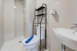 Cozy Stay Studio Room Apartment at B Residence By Travelio