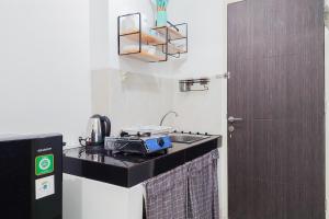 Restful and Comfortable Studio Serpong Garden Apartment By Travelio