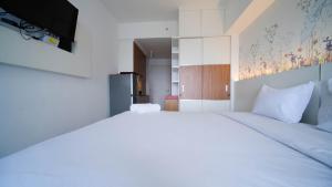 Nice and Comfy Studio at Orchard Supermall Mansion Apartment By Travelio