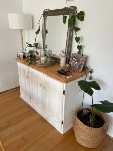 Sunny Beachside Escape 2BR Walk to Palm Beach