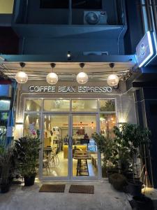 Twenty Two Place Hostel - Sukhumvit 22