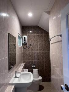 Bang Tao Town House 1km Surin Beach V135