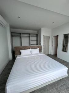 Bang Tao Town House 1km Surin Beach V135