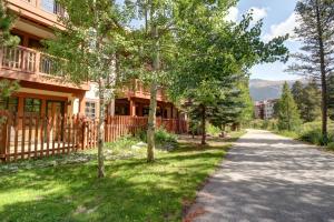 Spacious Town Home, Short Walk to Lifts, Private Hot Tub - 144C