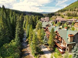 Spacious Town Home, Short Walk to Lifts, Private Hot Tub - 144C