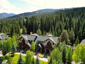 Spacious Town Home, Short Walk to Lifts, Private Hot Tub - 144C