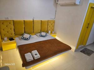 The OrtusStays - Sunrise Room