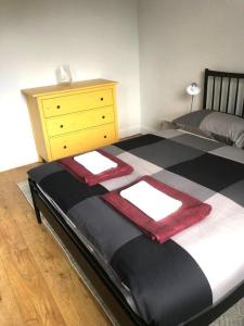 3BR flat, Free parking,Sleeps 6, 4 stope to Central London