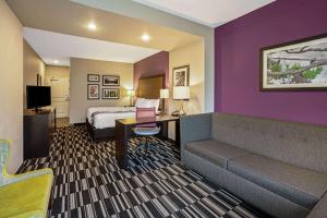 Executive King Room - Non-Smoking room in La Quinta by Wyndham Tumwater - Olympia