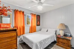 Simple And Orange Deluxe - Eagle River