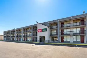 HomeTowne Studios by Red Roof Richmond - Airport Sandston - Capitol View