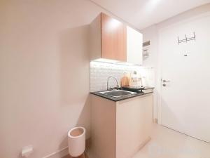 Elegant and Cozy Studio Barsa City Apartment By Travelio