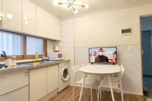 C2 White Linen House 2br