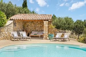 Maisons de vacances Villa La Genestiere - Familienoase und Golfertraum mit Infinity-Pool und 180-Grad-Panoramablick bis zum Meer : photos des chambres