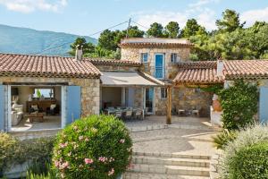Maisons de vacances Villa La Genestiere - Familienoase und Golfertraum mit Infinity-Pool und 180-Grad-Panoramablick bis zum Meer : photos des chambres
