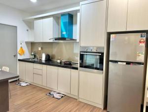 Silksky Cozy Studio -1BR 3pax - Near The MINES, UTAR, UPM, Serdang, Cheras Selatan - Free Parking, Netflixm high Speed WIFI