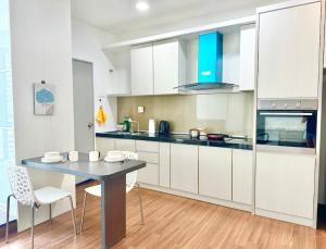 Silksky Cozy Studio -1BR 3pax - Near The MINES, UTAR, UPM, Serdang, Cheras Selatan - Free Parking, Netflixm high Speed WIFI