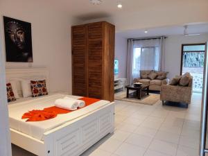 Pontoon Residences & Suites