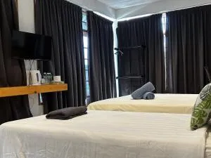 Riverbank Dungun Guesthouse & Cafe - Kampong Pak Sabah