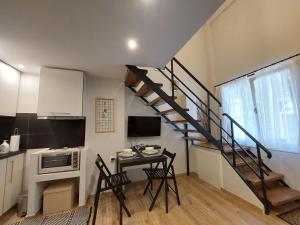 Urban minimalistic maisonette!