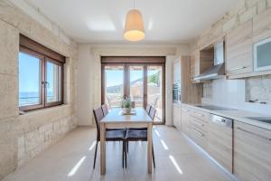 Petrina 4 villa by the sea