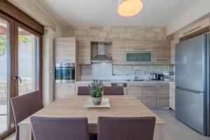 Petrina 4 villa by the sea