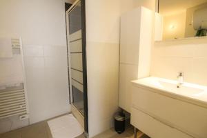 Appartements NEW! St Martin 52B -Grand studio lumineux - wifi : photos des chambres