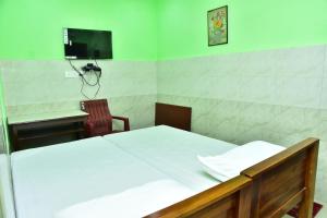 Sri Tirumalaa Hotel