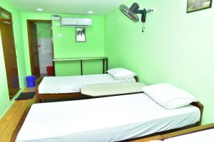 Sri Tirumalaa Hotel