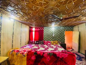 Island hotel and homestay