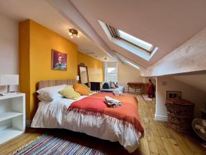 Charming 1880s 2BD Haworth Home