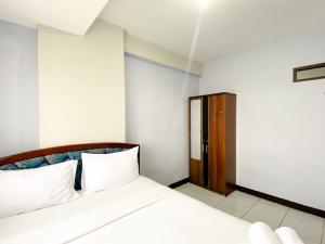 Homey and Cozy Living 2BR Lagoon Bekasi Town Square Apartment By Travelio