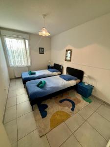 Appartements 3 chambres, metro tram a 50 m, parking prive ! : photos des chambres