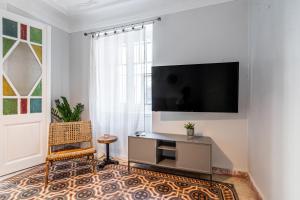 Neo Classic - Amazing 2Br House in Prime Location