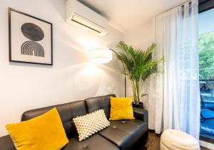 Elwood stylish apartment in botanical location near beach