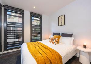 Elwood stylish apartment in botanical location near beach