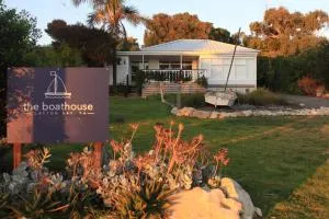 The Boathouse, a place to unwind & explore - Milang