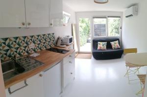 Appartements Charmant studio - Terrasse - Parking gratuit : photos des chambres