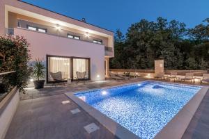 Luxury Villa Oriolus, heated pool, sauna, Split