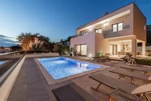 Luxury Villa Oriolus, heated pool, sauna, Split - Srinjine