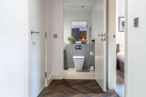 Modern APT, prime location, relocations & professionals