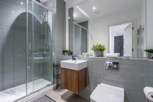 Modern APT, prime location, relocations & professionals